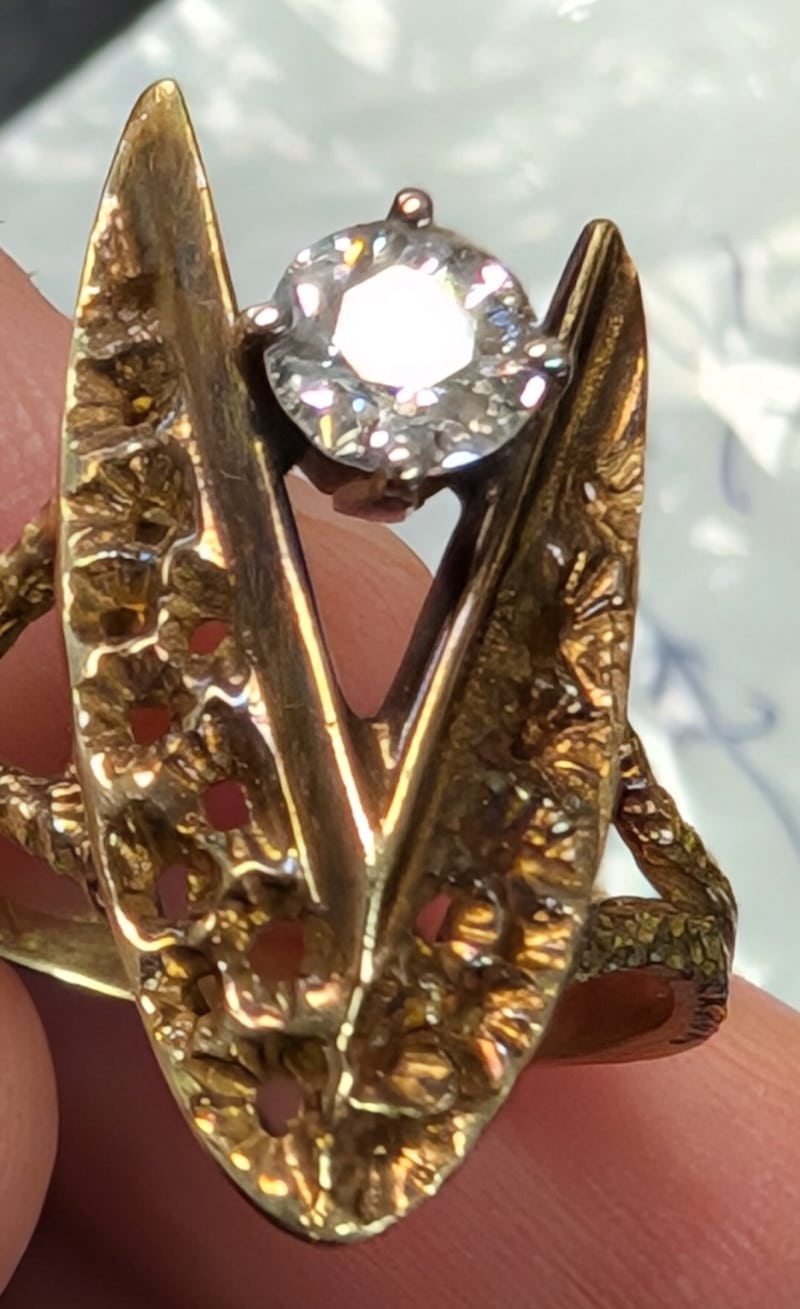 Glenview or Niles sell gold jewelry